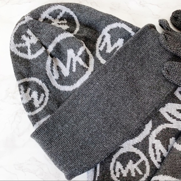 M Michael Kors scarf, hat, gloves set gray NWT - Picture 3 of 5